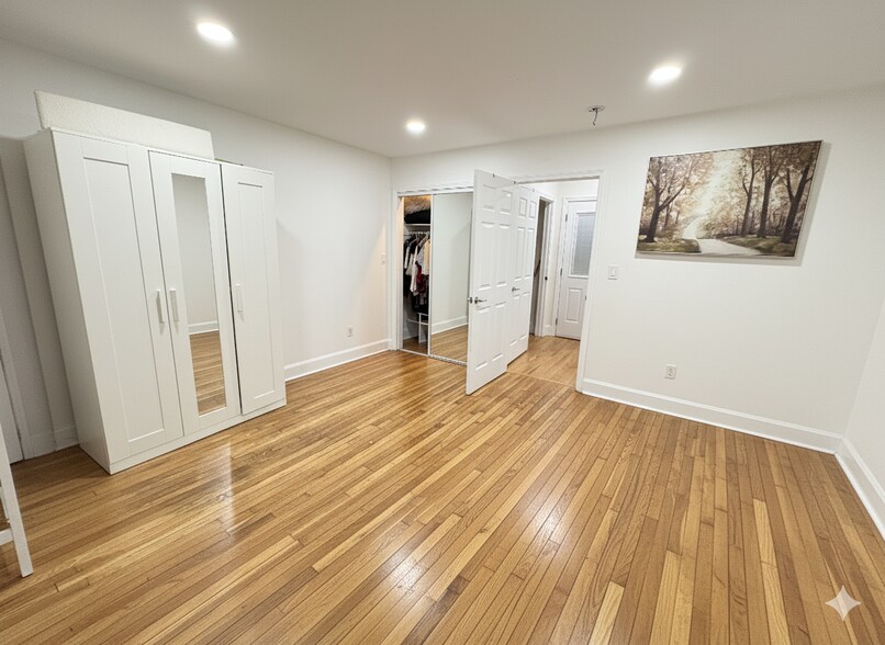 Building Photo - 149 Glenway St