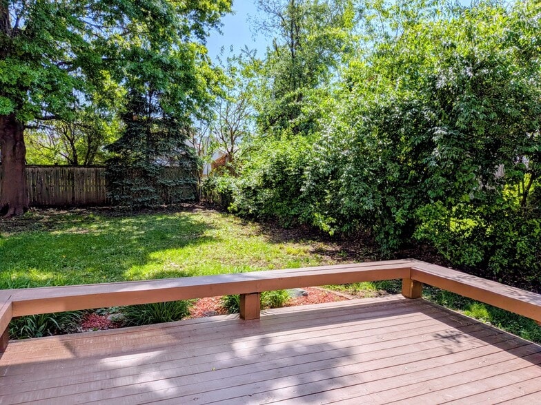 Building Photo - 515 Clearwater Dr