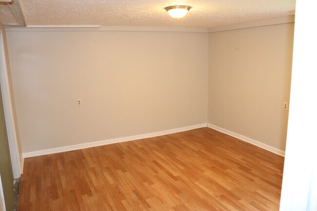 Building Photo - 619 Selene St