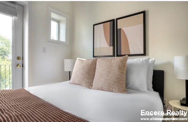 Building Photo - 1611 Tremont St