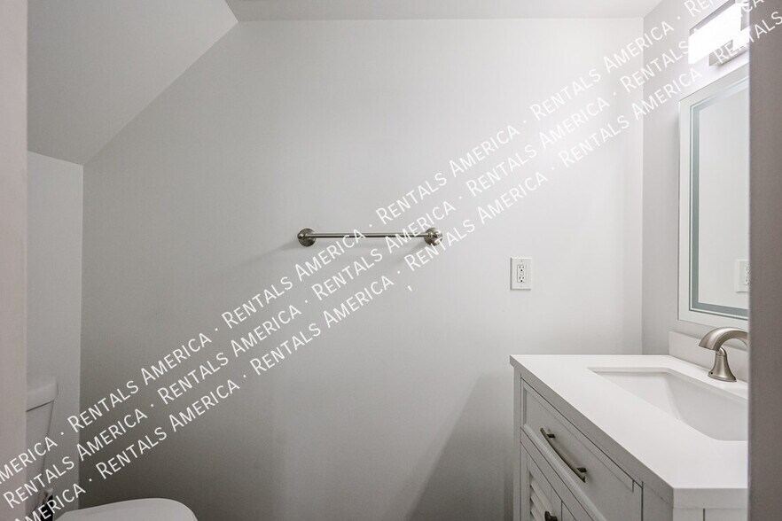 Building Photo - 1601 W Sunnyside Dr