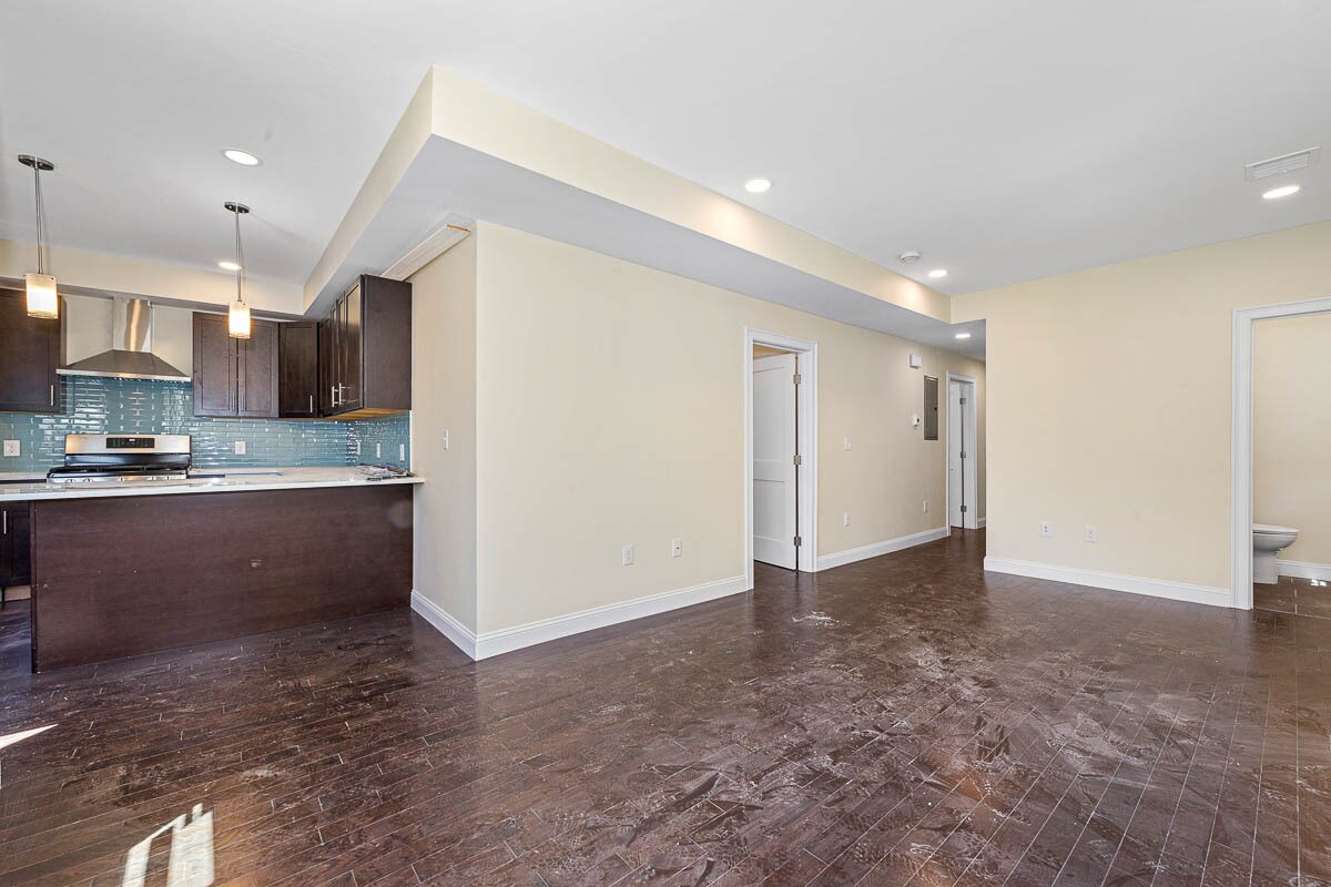 Building Photo - 72 Stanley Ave