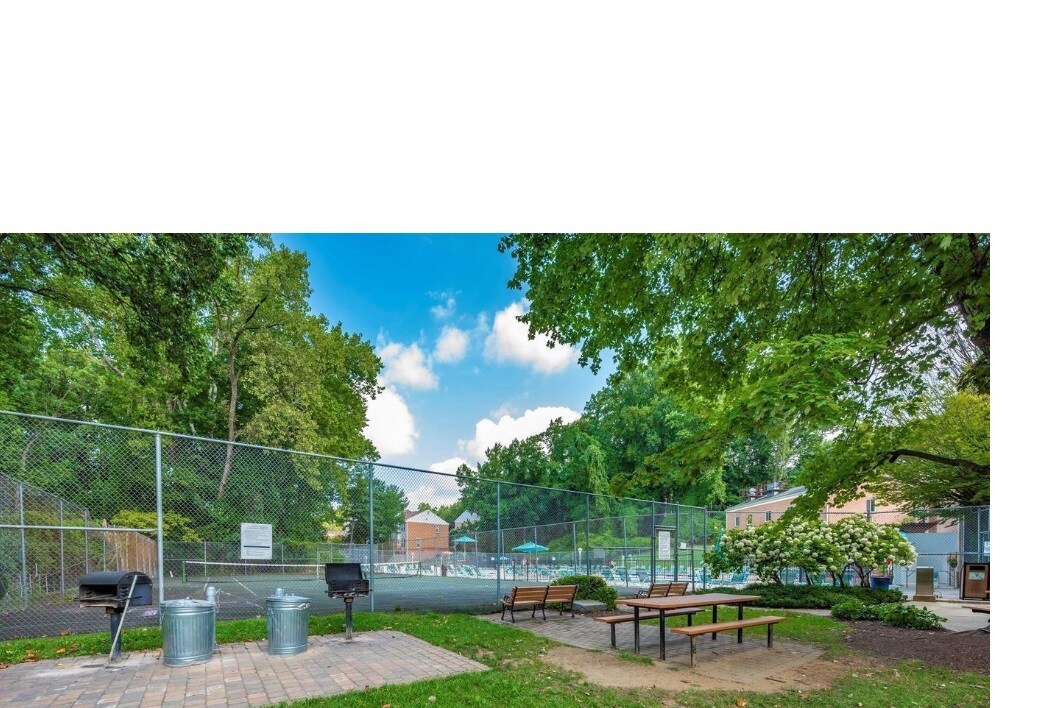 Building Photo - 10619 Montrose Ave