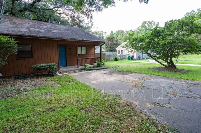 Building Photo - 1500 Twin Lakes Cir