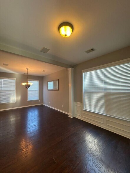 Building Photo - 9240 Friarbridge Dr
