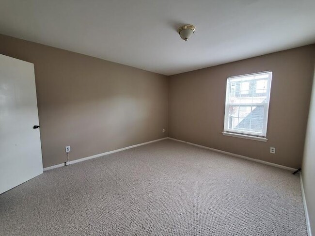 Building Photo - 10318 Briar Forest Dr