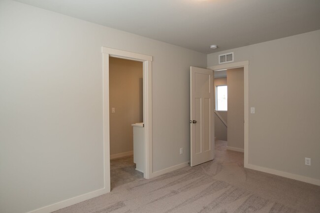 Building Photo - Spacious Brand New 4 Bedroom Home!