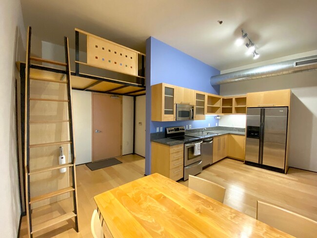 Building Photo - Gorgeous Pearl Loft with Private Entrance,...