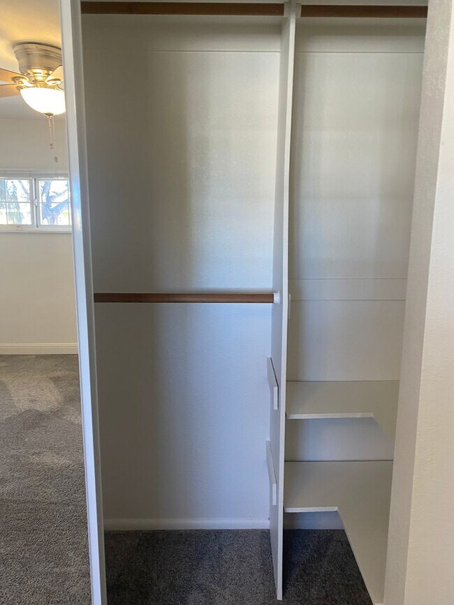 Building Photo - Sweet 4 bd, 2 bath, 2+car garage near MidTown