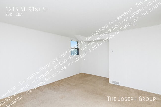 Building Photo - 1215 NE 91st St