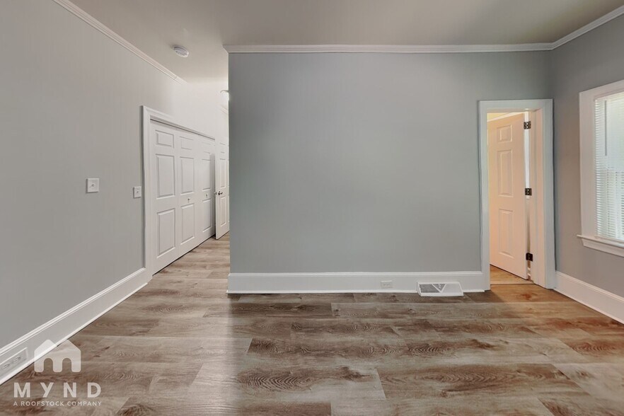 Building Photo - 127 Forest Hills Dr