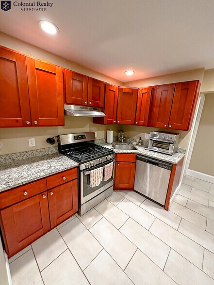 Building Photo - 72 Egmont St