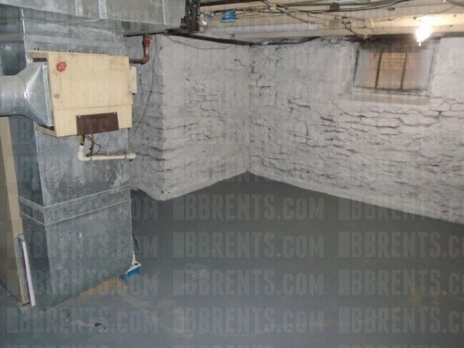 Building Photo - 6832 Kenton Ave