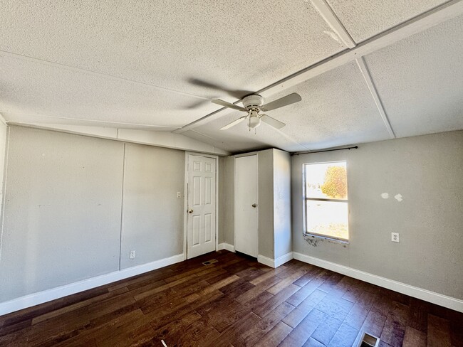 Building Photo - 610 Old Slag Rd