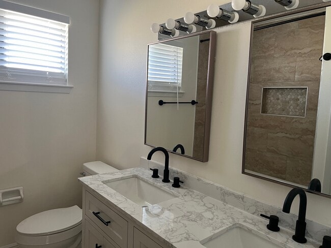 Building Photo - 10134 Kirkglen Dr