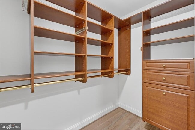 Building Photo - 700 Kahn Pl