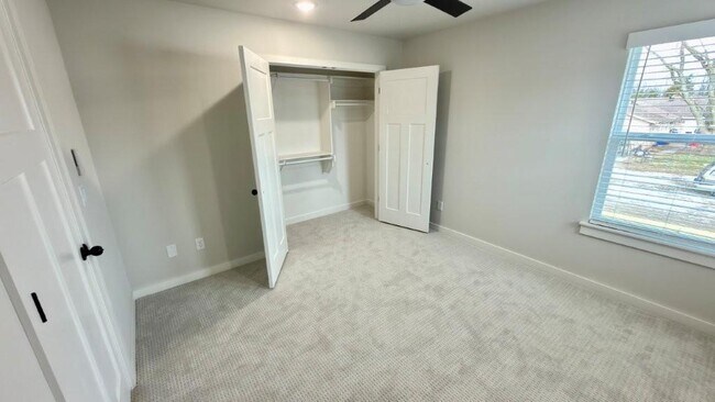 Building Photo - 532 Cosmos St