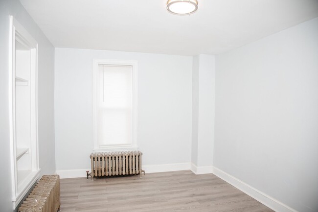Building Photo - 154 S 8th St