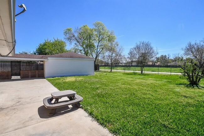 Building Photo - 11627 Bandlon Dr