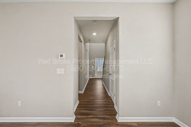 Building Photo - 435 Kennerly Center Dr