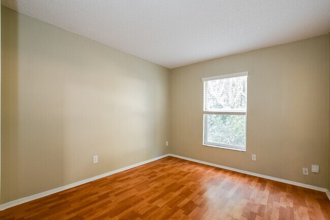 Building Photo - 10025 River Glen Ct