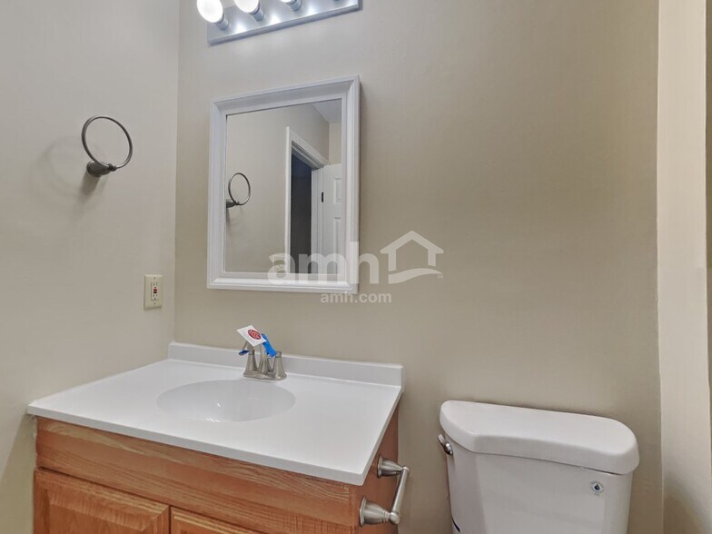 Building Photo - 5568 Alcott Ln