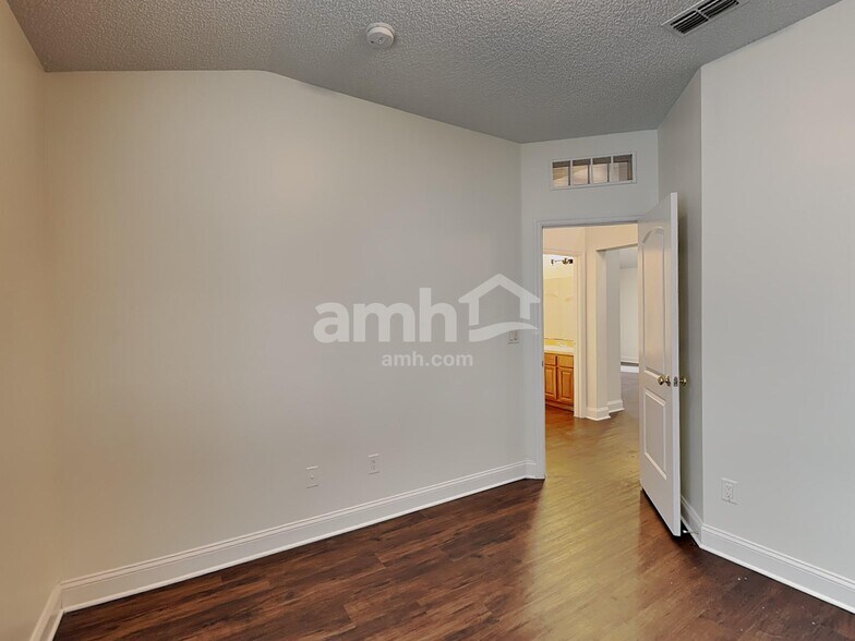Building Photo - 11551 Oak Meadow Ln