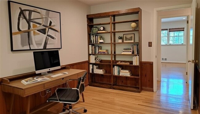 Building Photo - 1176 Converse Dr NE