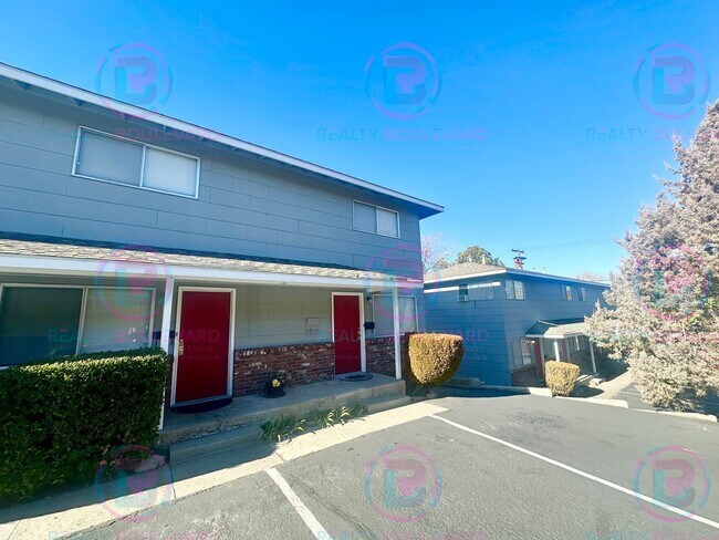 Building Photo - Delightful One-Bedroom + Office Near Idlewild Park