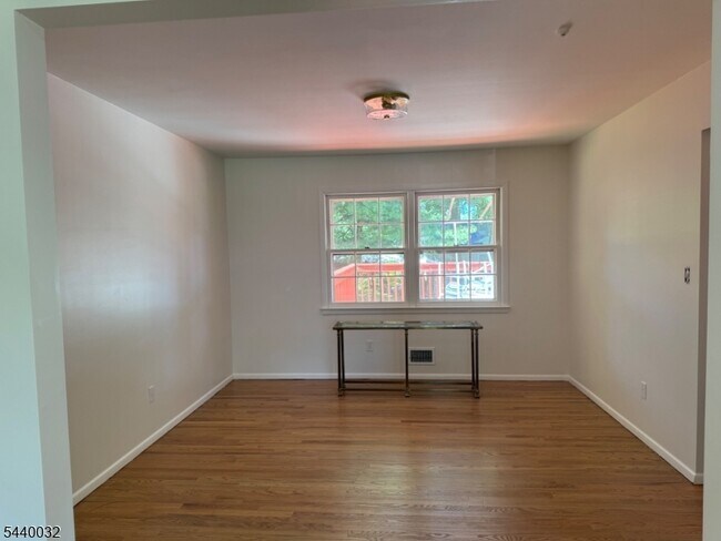 Building Photo - 76 Cider Mill Rd