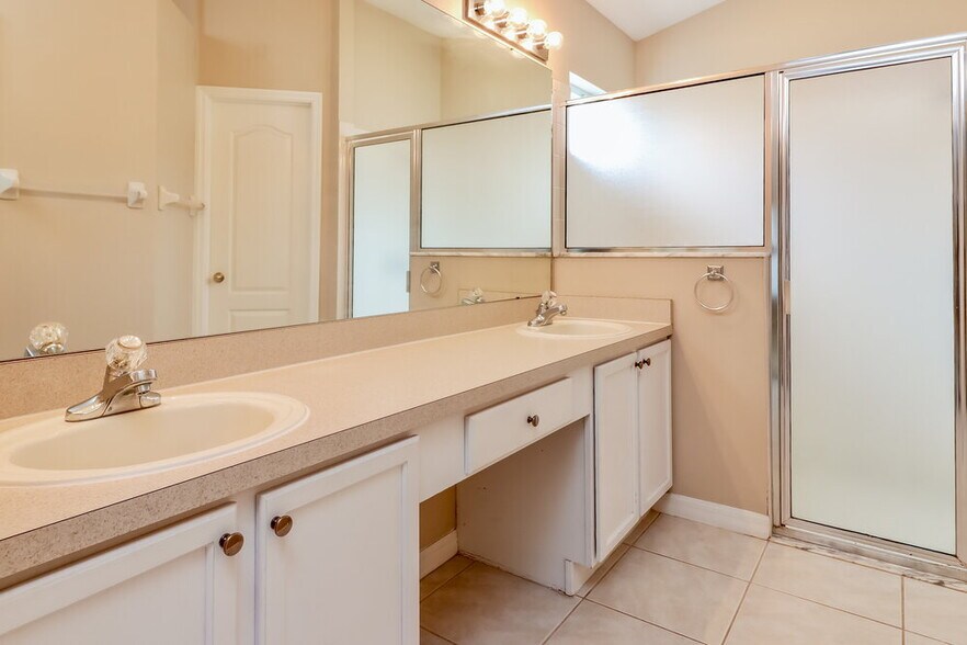 Building Photo - 7602 Citrus Blossom Dr