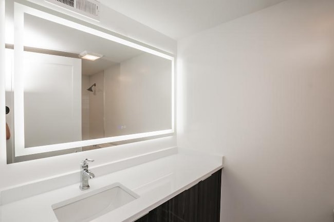 Building Photo - 939 W Madison St