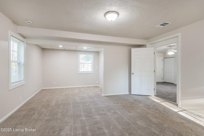 Building Photo - 10795 Millers Ln