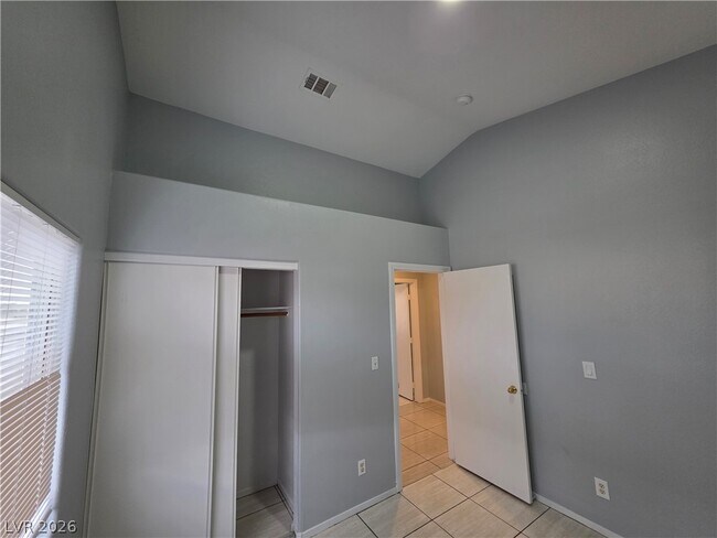 Building Photo - 5843 Berry Hill Ln