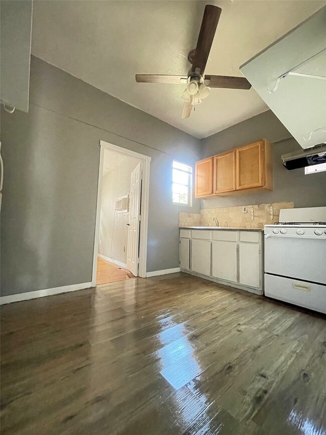 Building Photo - 6912 Avenue C