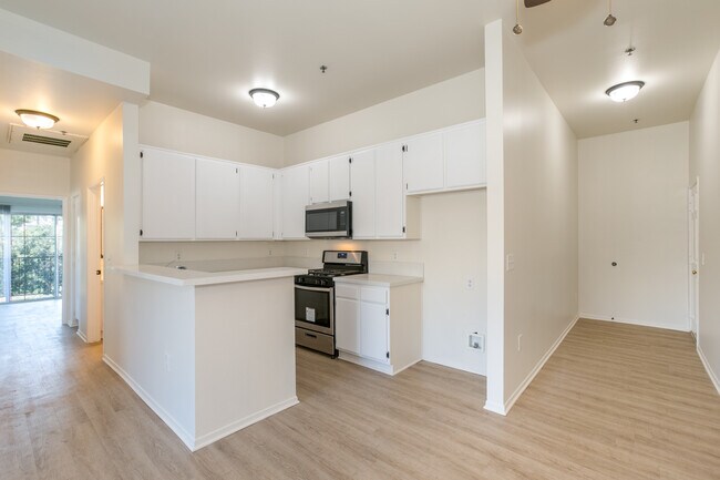 Building Photo - 12946 Valleyheart Dr