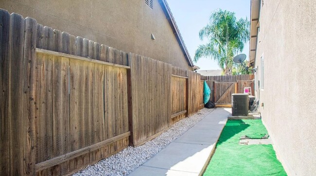 Building Photo - Gorgeous Southwest Home!