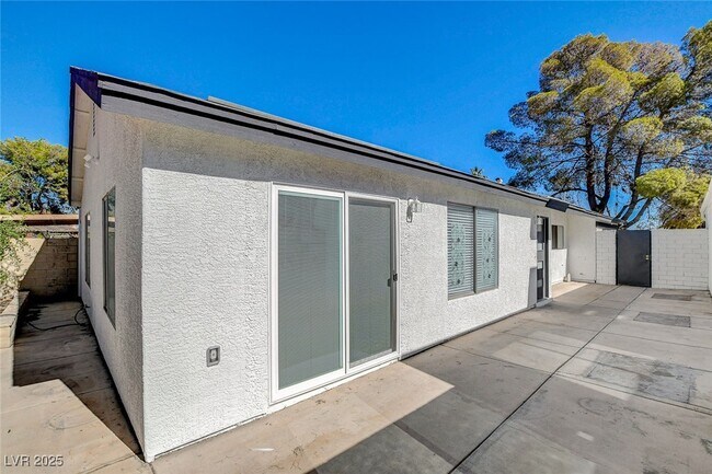 Building Photo - 4683 Calderwood St