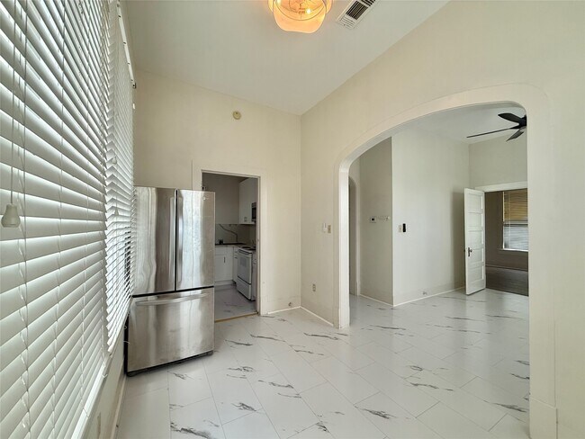 Building Photo - 1427 Church St