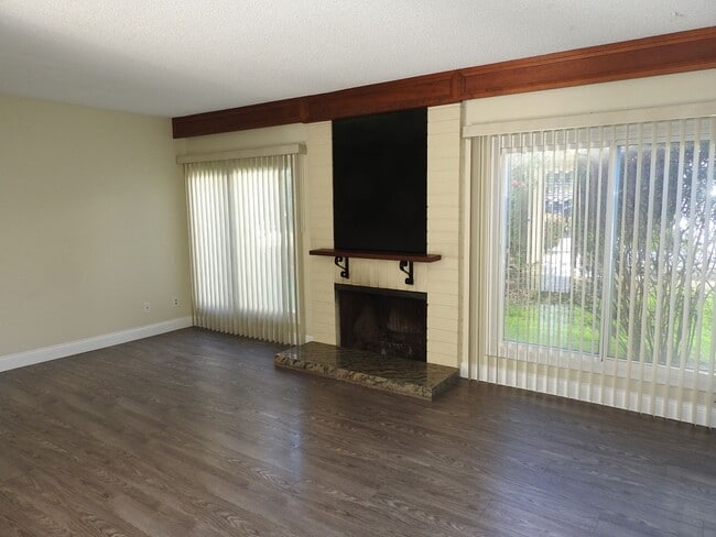 Building Photo - This lovely home