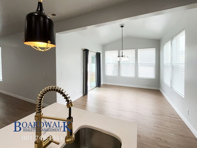 Building Photo - Modern 4-Bedroom Home in Herriman