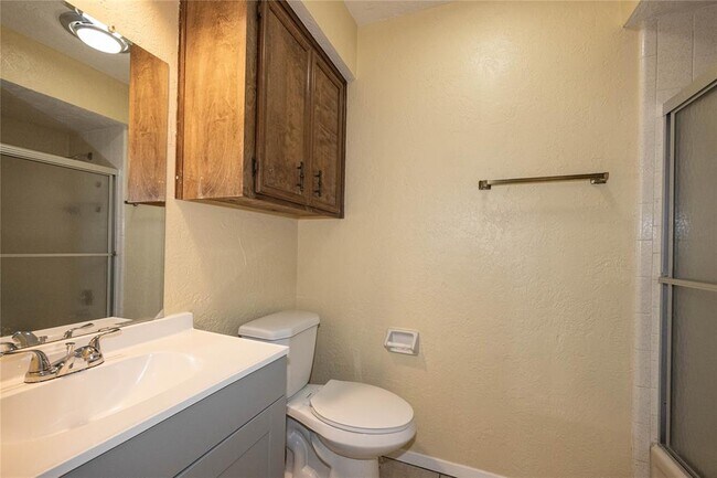 Building Photo - 15 Cypress Fairway Village