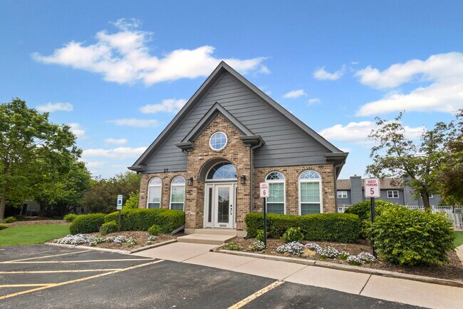 Building Photo - 11 Foxcroft Rd