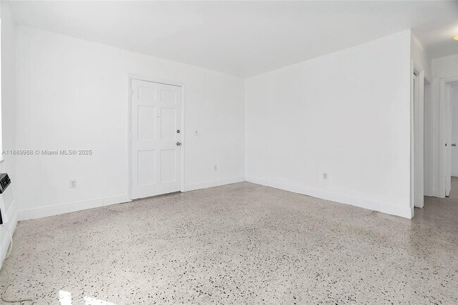 Building Photo - 644 SW 10th St