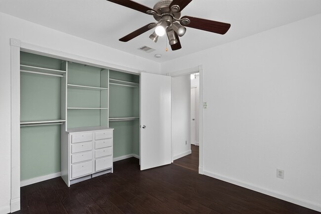 Building Photo - 331 Mantova Dr