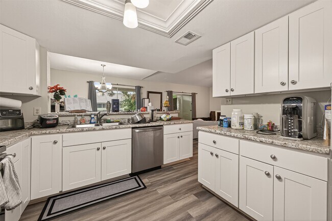 Building Photo - 14555 Wunderlich Dr