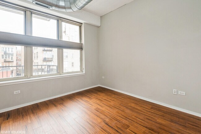 Building Photo - 6 S Laflin St