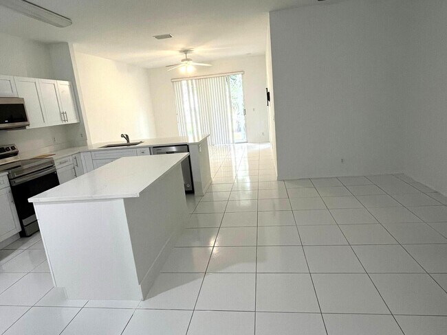 Building Photo - 3166 Via Poinciana