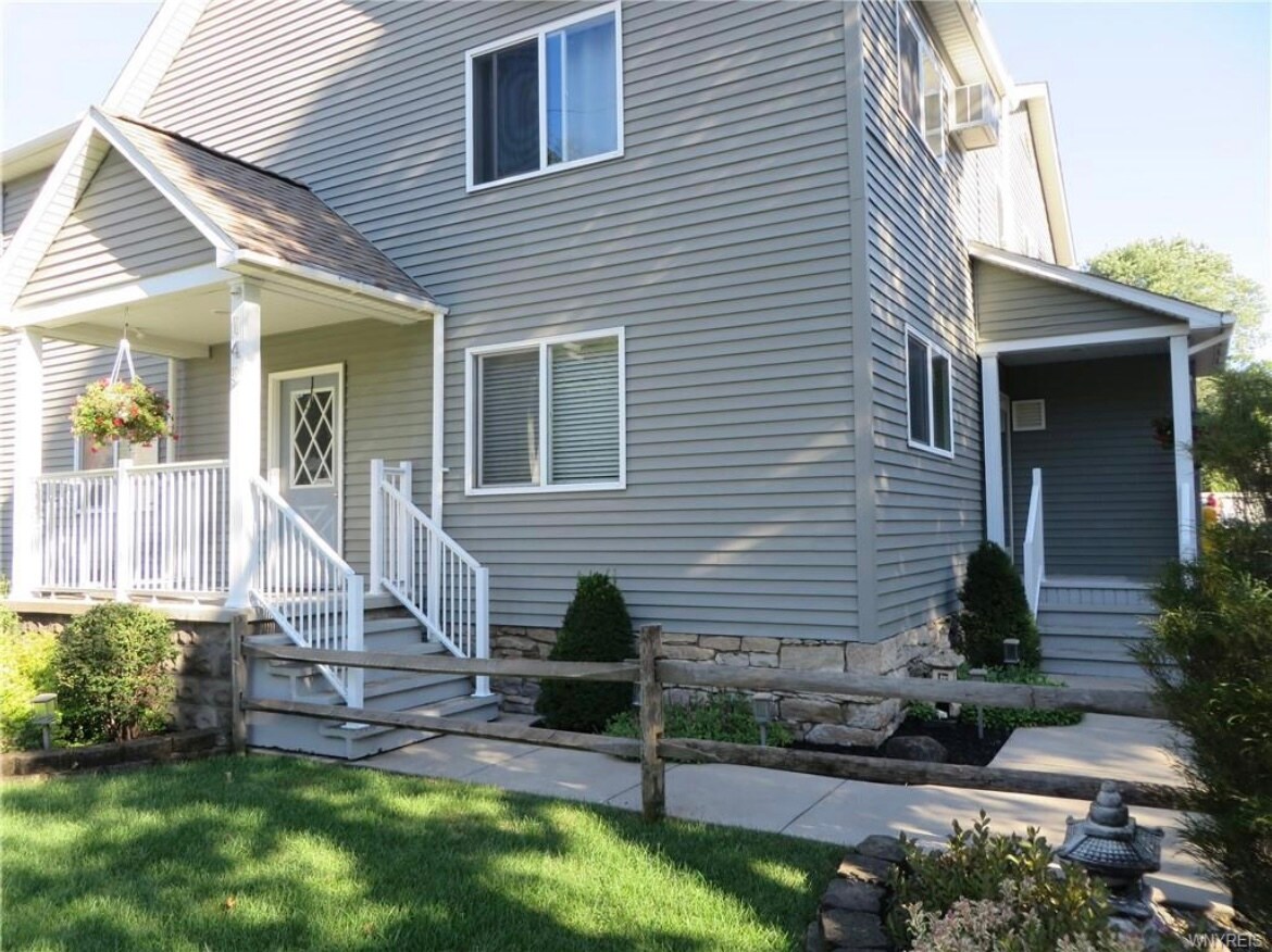 Building Photo - 145 Caledonia St