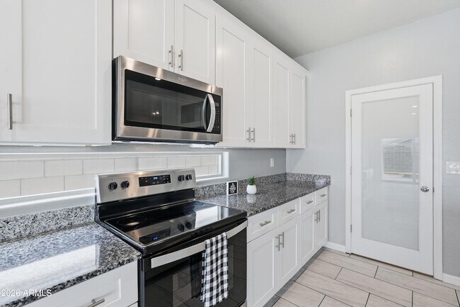 Building Photo - 1692 W Aztec Dr